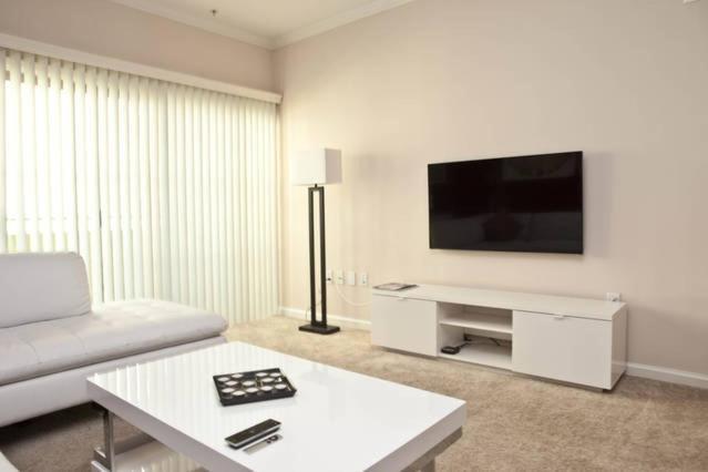 Amazing Apartments Near The Grove Лос-Анджелес Экстерьер фото